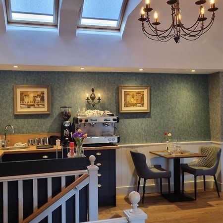 White Horse Inn & Restaurant 스토크알바니 외부 사진