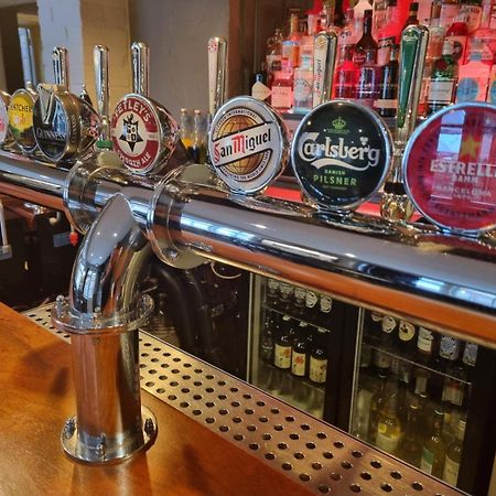 White Horse Inn & Restaurant 스토크알바니 외부 사진