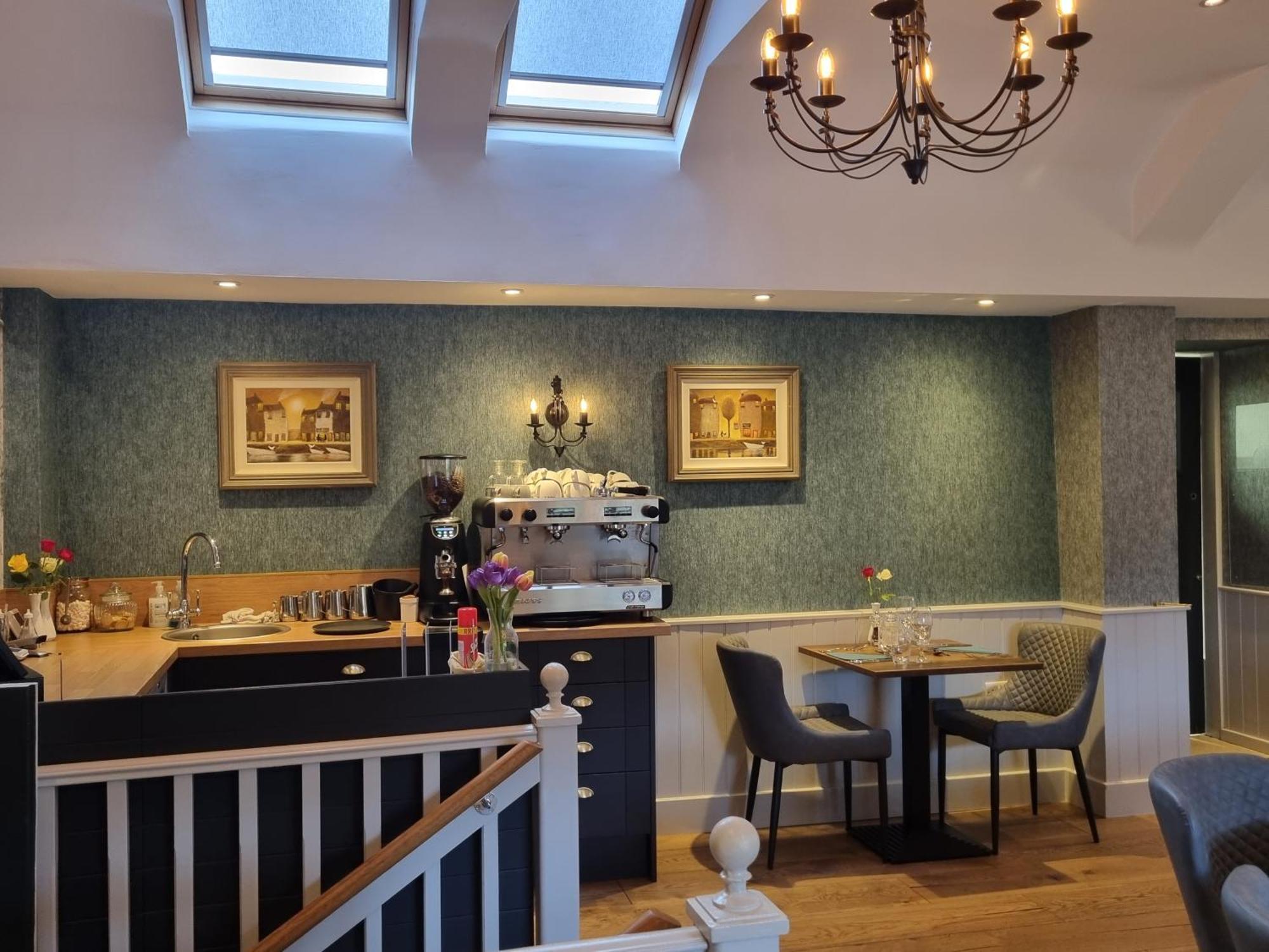 White Horse Inn & Restaurant 스토크알바니 외부 사진