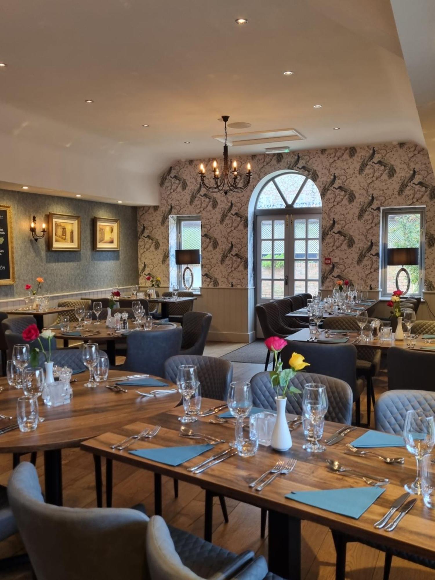 White Horse Inn & Restaurant 스토크알바니 외부 사진