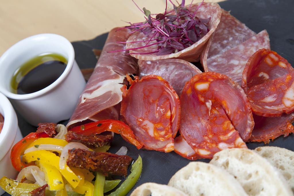 White Horse Inn & Restaurant 스토크알바니 외부 사진