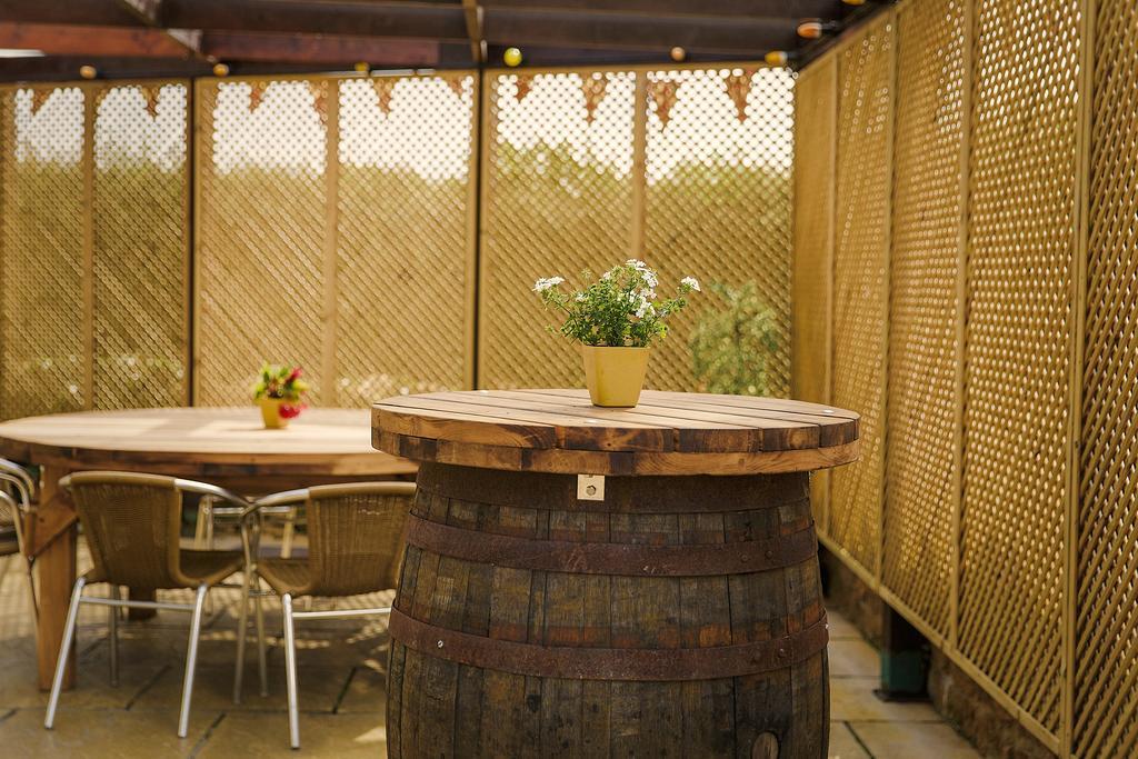 White Horse Inn & Restaurant 스토크알바니 외부 사진
